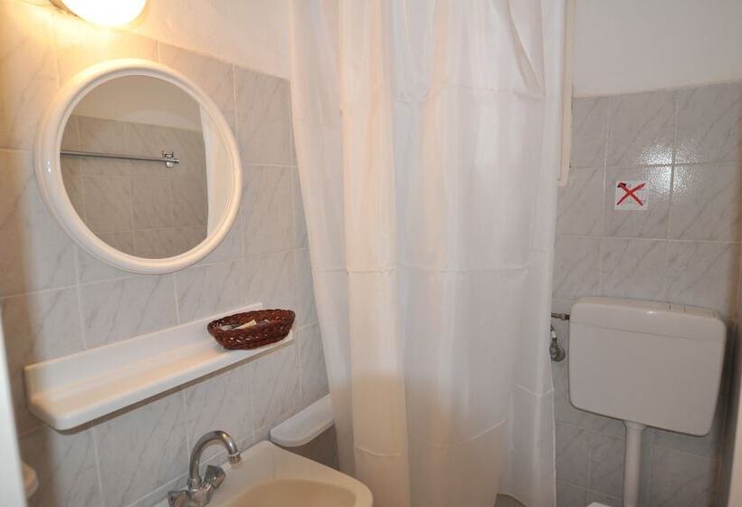 חדר סטודיו סטנדרד, Irene Studios