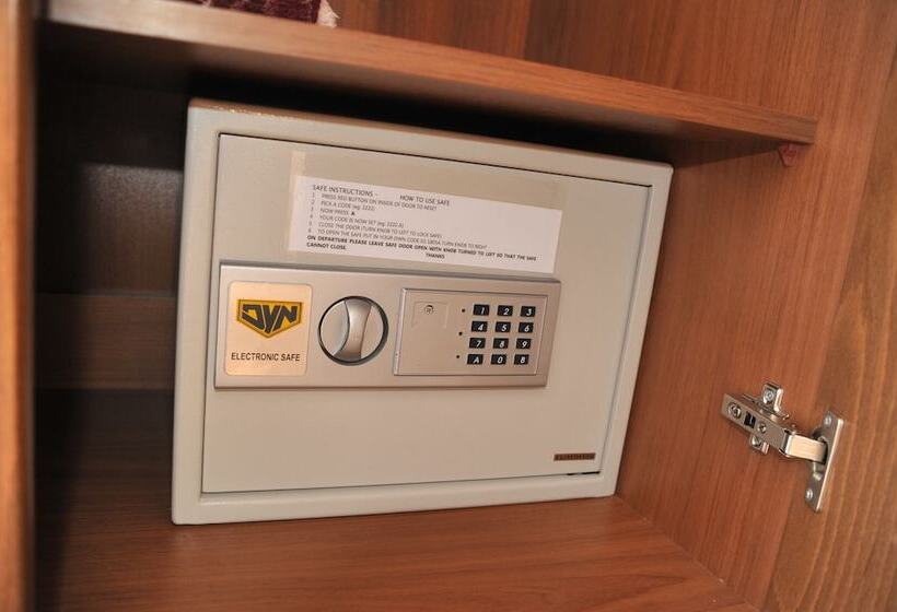 חדר סטודיו סטנדרד, Irene Studios