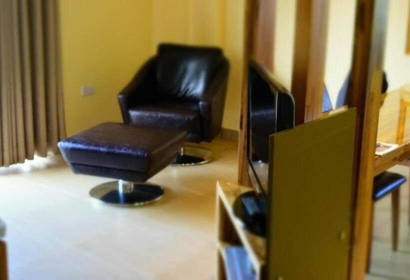 Люкс Повышенной Комфортности, Roots Apartment