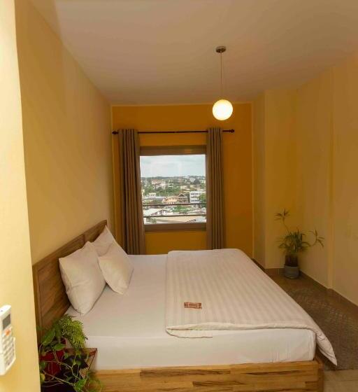 Люкс Кровать Кинг, Roots Apartment