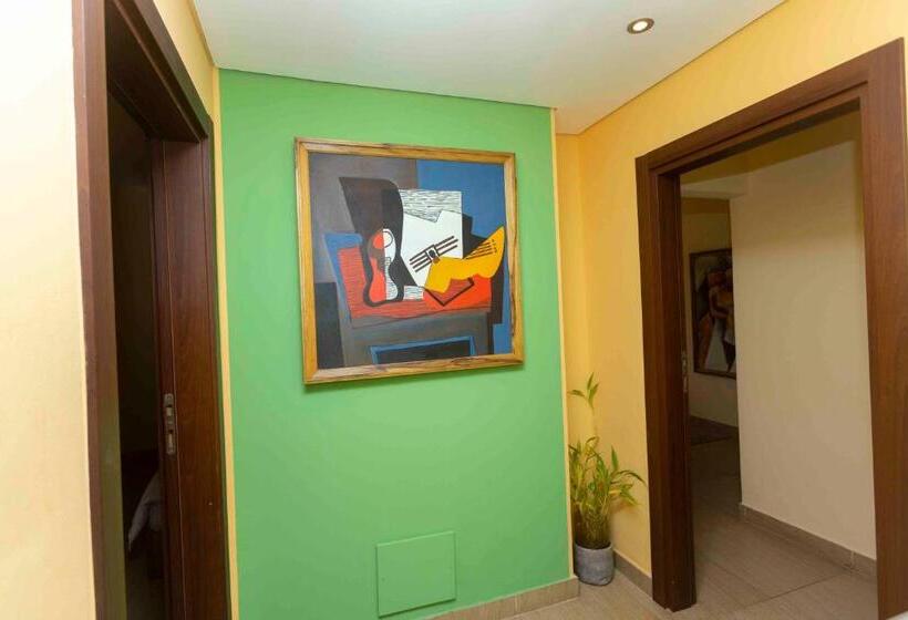 Люкс Кровать Кинг, Roots Apartment