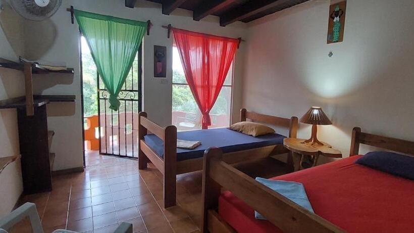 غرفة قياسية مزوَّدة بشُرفة, El Castillo Divertido