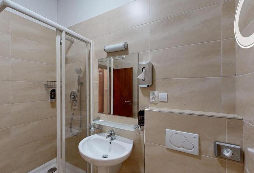 Одноместный Номер Вид на Сад, Klaudia S Hotel & Restaurant At Golf Resort, Bač šamorín