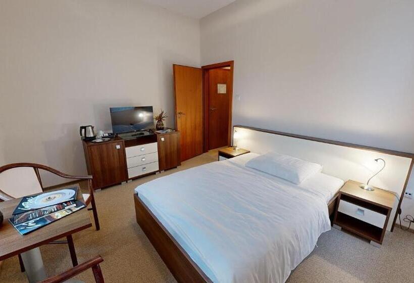 Одноместный Номер Вид на Сад, Klaudia S Hotel & Restaurant At Golf Resort, Bač šamorín