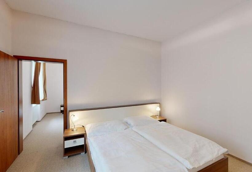 Трехместный Номер Стандарт Вид на Сад, Klaudia S Hotel & Restaurant At Golf Resort, Bač šamorín