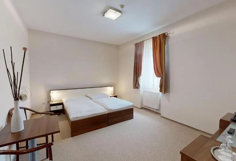 庭の見える1ベッドルームアパートメント, Klaudia S Hotel & Restaurant At Golf Resort, Bač šamorín