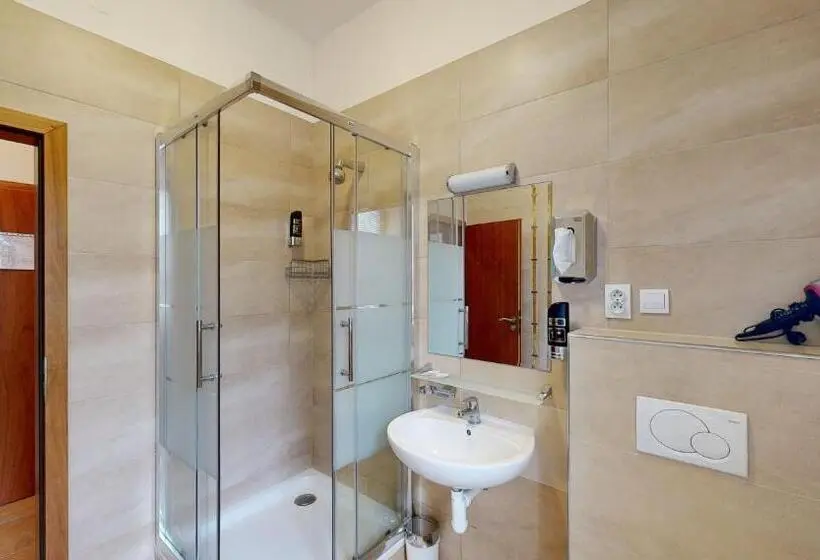 庭の見える1ベッドルームアパートメント, Klaudia S Hotel & Restaurant At Golf Resort, Bač šamorín