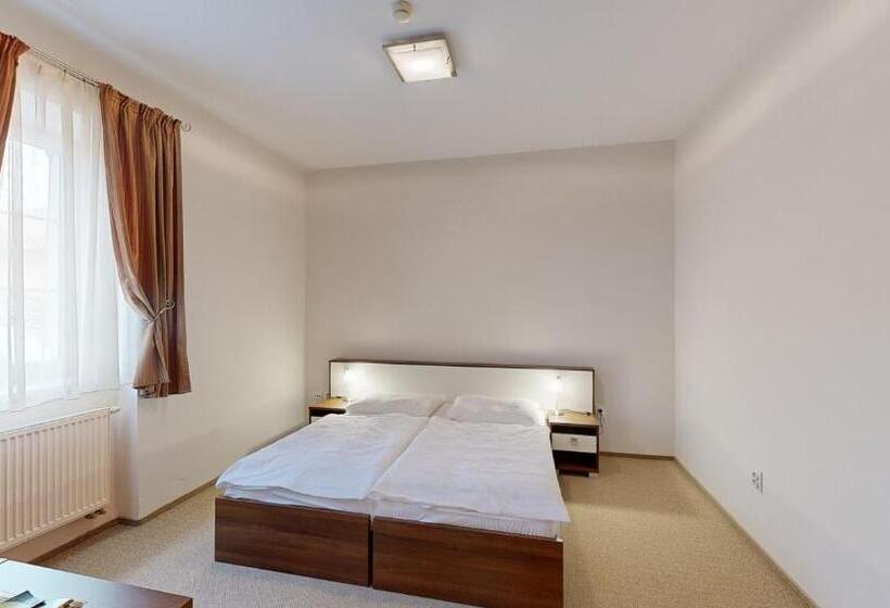 Апартаменты 1 Спальня Вид на Сад, Klaudia S Hotel & Restaurant At Golf Resort, Bač šamorín