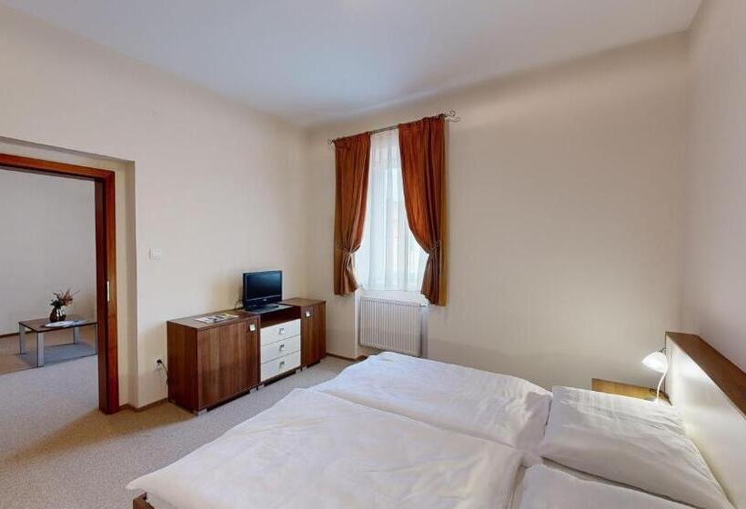 Апартаменты 1 Спальня Вид на Сад, Klaudia S Hotel & Restaurant At Golf Resort, Bač šamorín