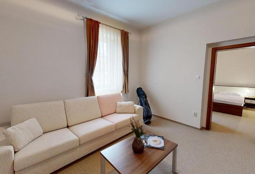 Апартаменты 1 Спальня Вид на Сад, Klaudia S Hotel & Restaurant At Golf Resort, Bač šamorín