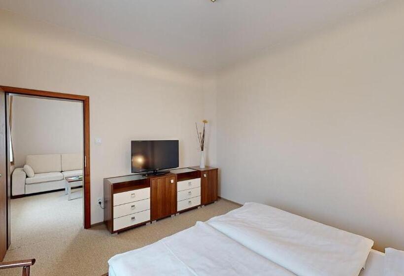 Апартаменты Deluxe 1 Спальня, Klaudia S Hotel & Restaurant At Golf Resort, Bač šamorín