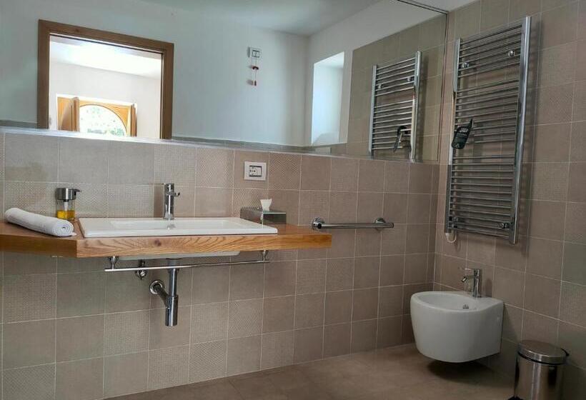 غرفة ديلوكس, Alimunera