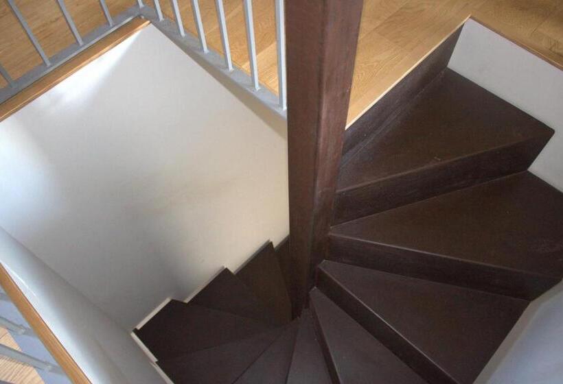 غرفة قياسية مطلّة علي البحر مزوَّدة بشُرفة, Alimunera