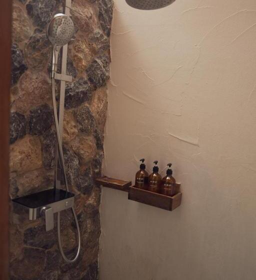 标准三人间共用浴室, บ้านนาก๋างโต้ง Baan Na Kang Tong