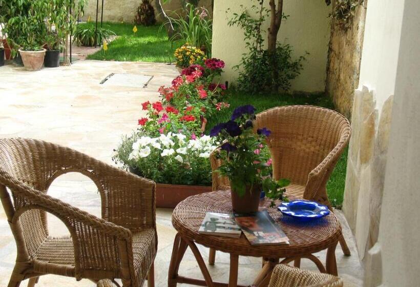 חדר אקונומי לארבעה, Il Giardinetto