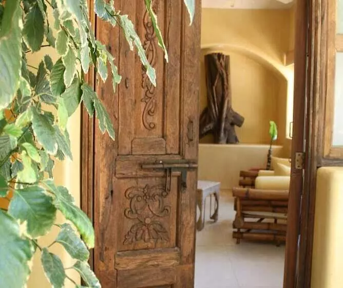 سوییت لوکس, Casa Kaukan