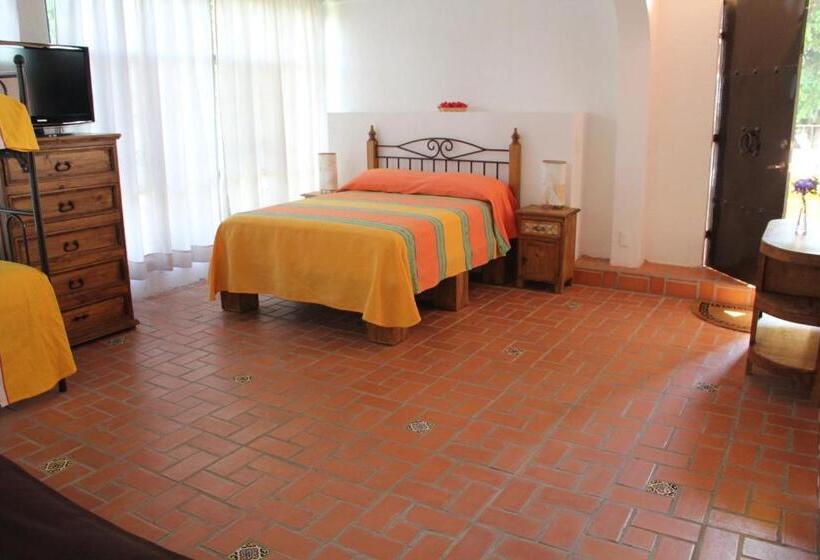 Deluxe Suite King Bed, La Villa Real