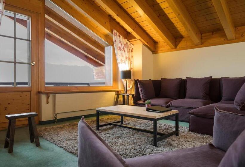 2 Schlafzimmer Penthouse Apartment, Montpelier