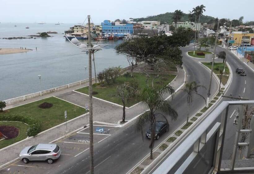 标准三人间, Nolasco