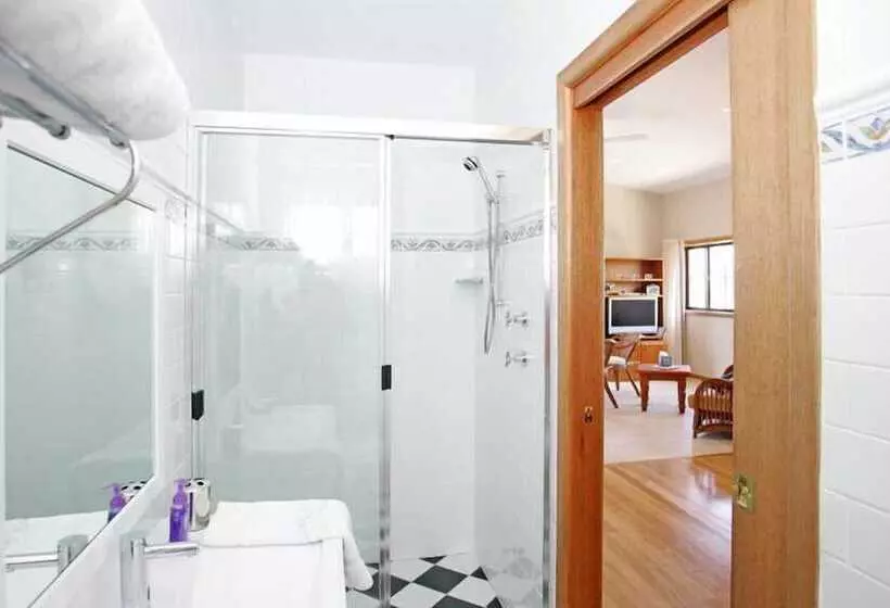 スイート, Lavender House Bed & Breakfast