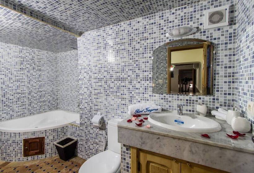 اتاق خانوادگی, Riad Taryana