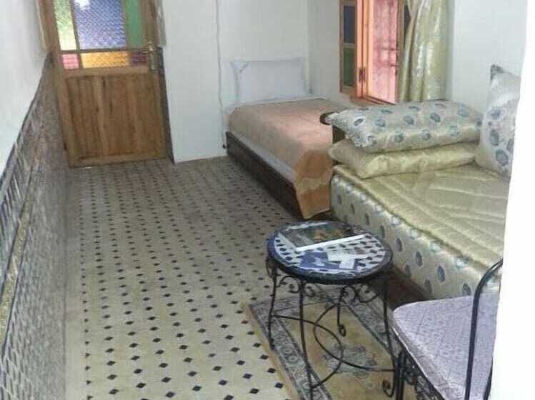 اتاق خانوادگی, Riad Taryana