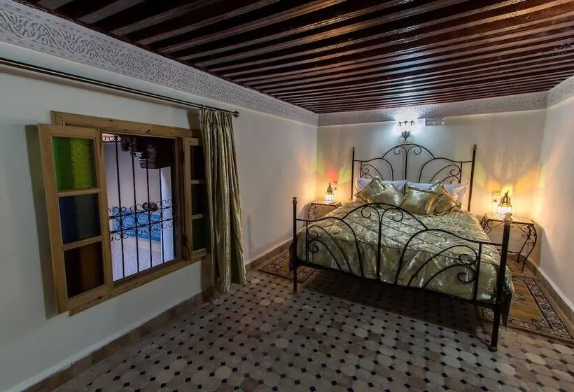 اتاق خانوادگی, Riad Taryana