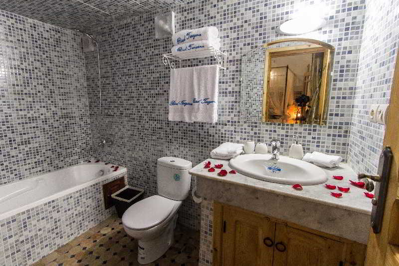 اتاق لوکس, Riad Taryana