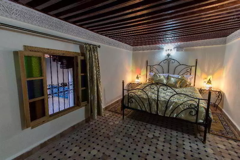 اتاق لوکس, Riad Taryana