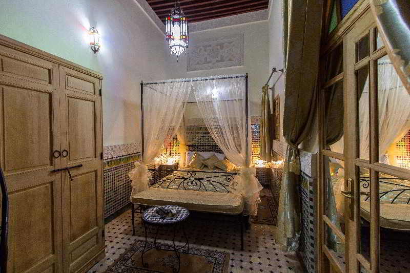 اتاق لوکس, Riad Taryana