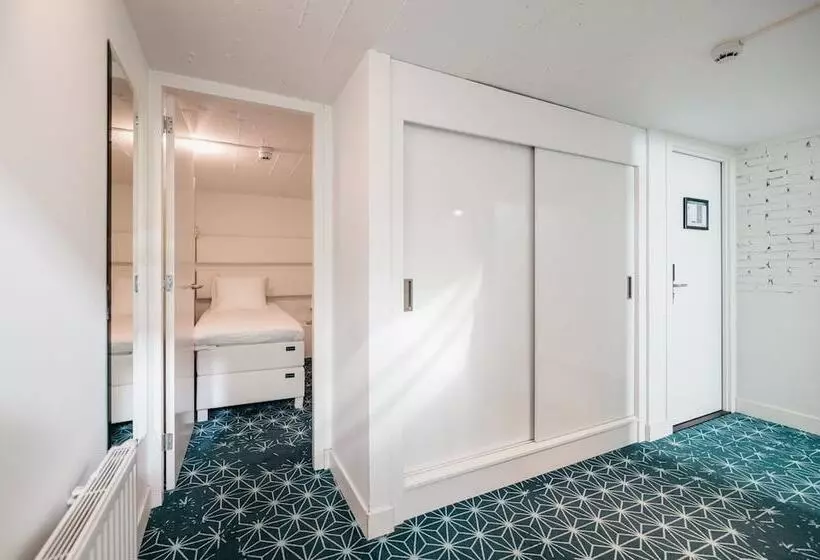 2 Bedroom Family Apartment, Yays Amsterdam Salthouse Canal By Numa