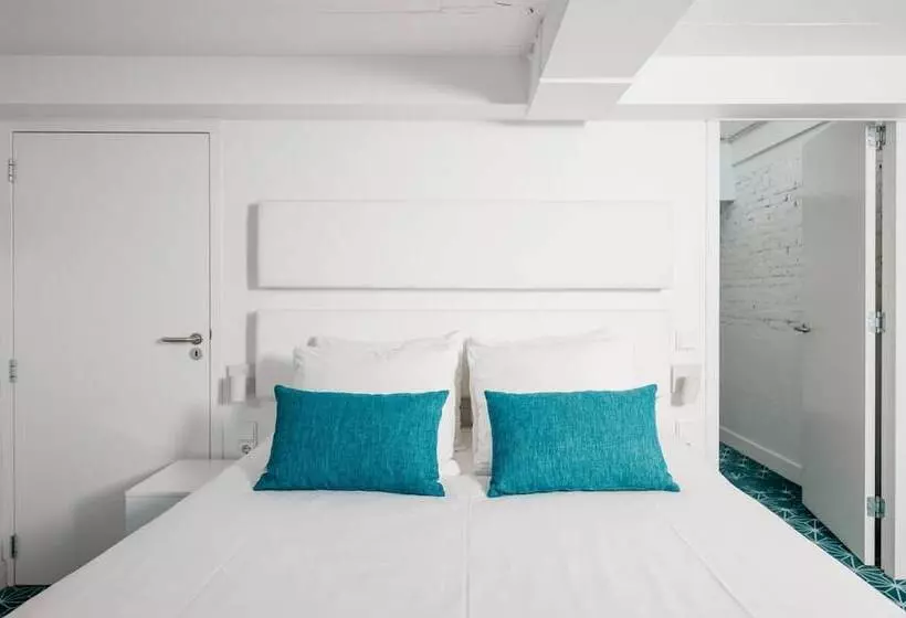 2 Bedroom Family Apartment, Yays Amsterdam Salthouse Canal By Numa