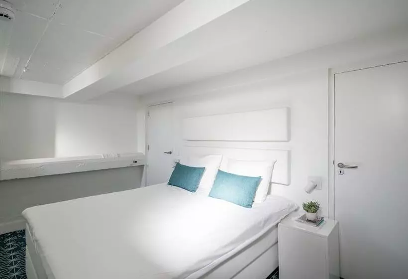 2 Bedroom Family Apartment, Yays Amsterdam Salthouse Canal By Numa