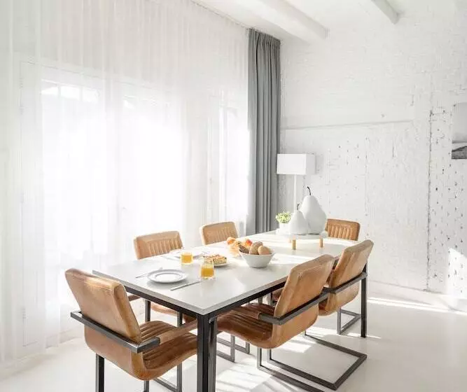 2 Bedroom Family Apartment, Yays Amsterdam Salthouse Canal By Numa