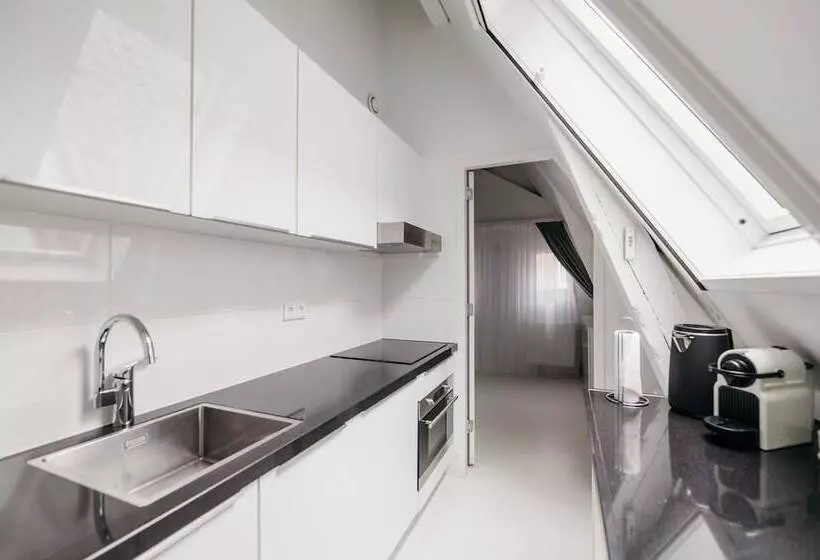 1 Bedroom Apartment, Yays Amsterdam Salthouse Canal By Numa