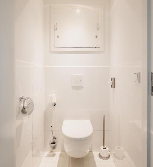 2 Bedroom Family Apartment, Yays Amsterdam Salthouse Canal By Numa