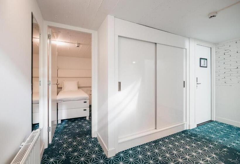 2 Bedroom Family Apartment, Yays Amsterdam Salthouse Canal By Numa