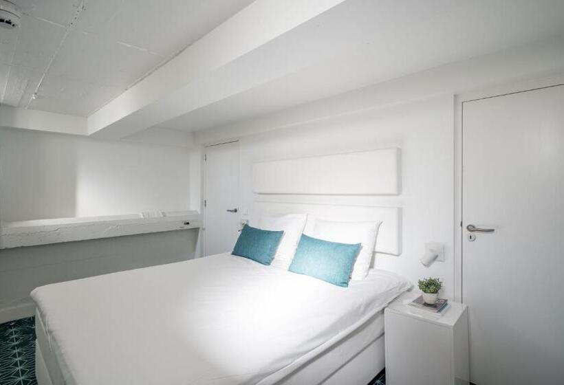 2 Bedroom Family Apartment, Yays Amsterdam Salthouse Canal By Numa