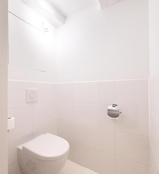 1 Bedroom Apartment with Views, Yays Amsterdam Salthouse Canal By Numa