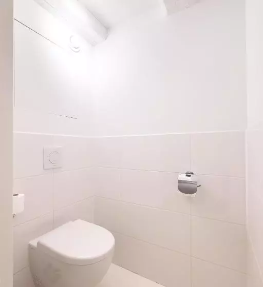 1 Bedroom Apartment with Views, Yays Amsterdam Salthouse Canal By Numa