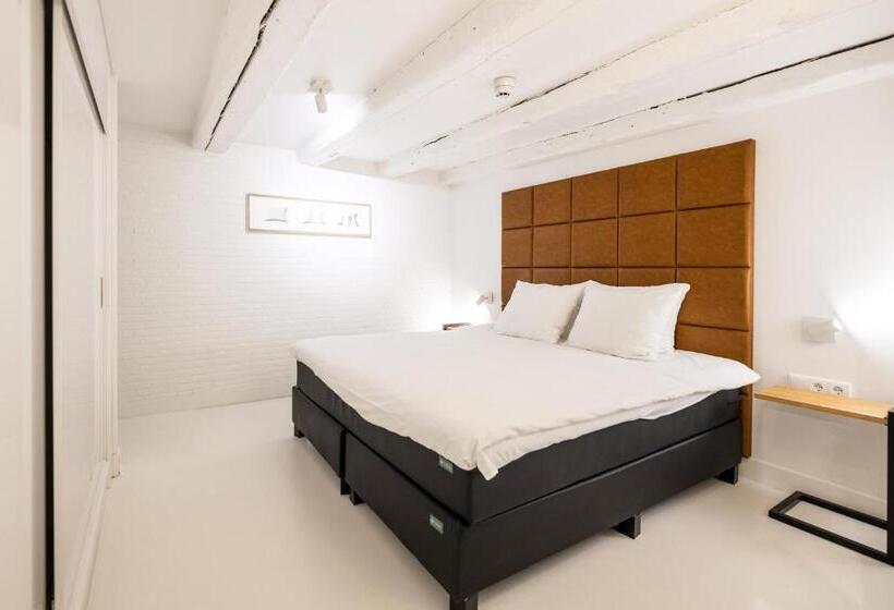 1 Bedroom Apartment with Views, Yays Amsterdam Salthouse Canal By Numa