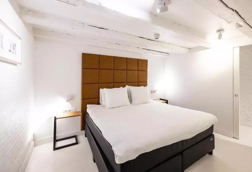 1 Bedroom Apartment with Views, Yays Amsterdam Salthouse Canal By Numa