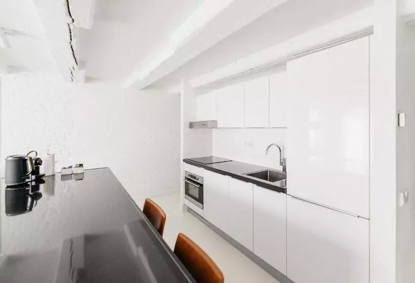 1 Bedroom Apartment with Views, Yays Amsterdam Salthouse Canal By Numa
