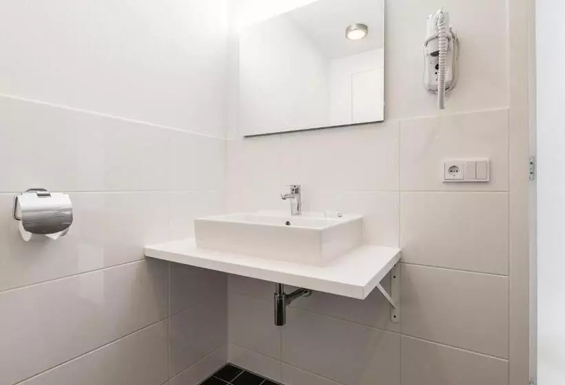 1 Bedroom Apartment, Yays Amsterdam Salthouse Canal By Numa