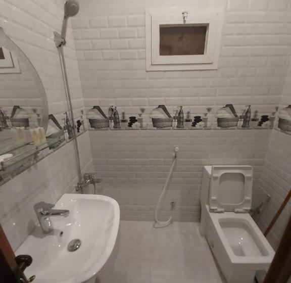 Habitación Estàndard Individual, مكارم الورود للشقق المخدومة