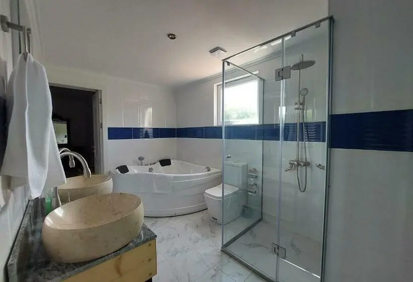 سوئیت با تخت بزرگ, Areni Lodge