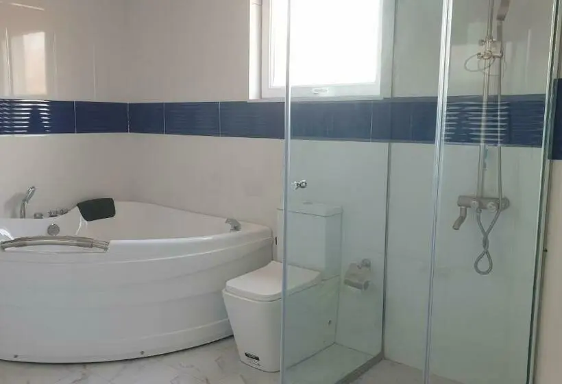 سوئیت با تخت بزرگ, Areni Lodge