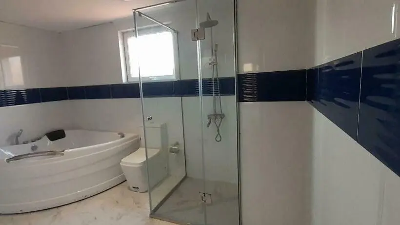 سوئیت با تخت بزرگ, Areni Lodge