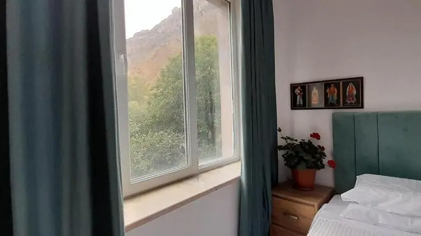 اتاق اکونومی, Areni Lodge