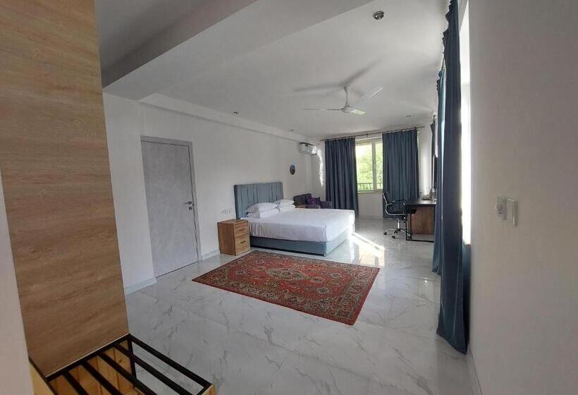 Deluxe Suite King Bed, Areni Lodge